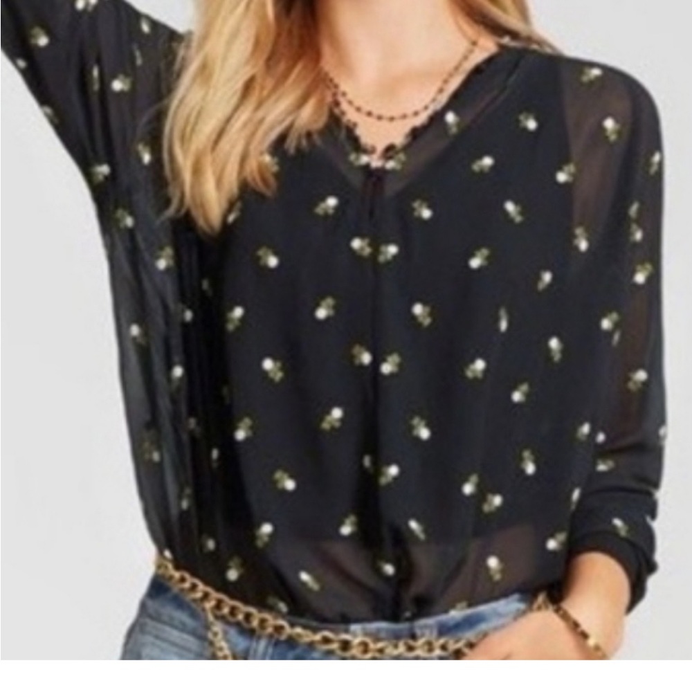 Cabi Embroidered Floral Sheer Black
Tunic/Blouse Drapery size Small